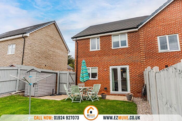 3 Bedroom Semi Detached House For Sale In Mount View, Hanging Heaton, WF17