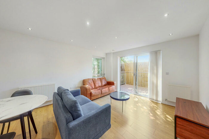 2 Bedroom Apartment To Rent In Scenix House, Chigwell Road, South Woodford, E18