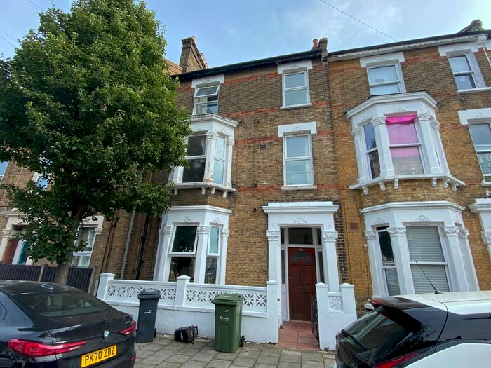 2 Bedroom Flat To Rent In Tasman Road, London, SW9