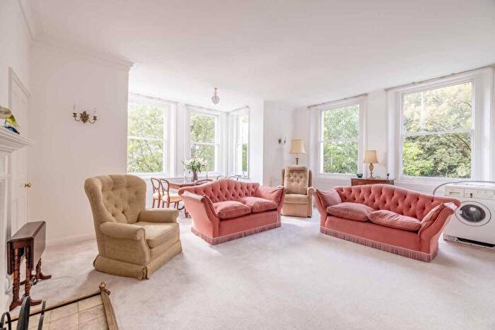 2 Bedroom Apartment For Sale In Wexham Road, Wexham, Slough, SL2