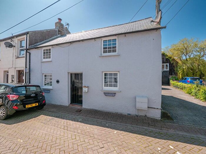 2 Bedroom End Of Terrace House To Rent In Corner Gardens, Stratton, EX23