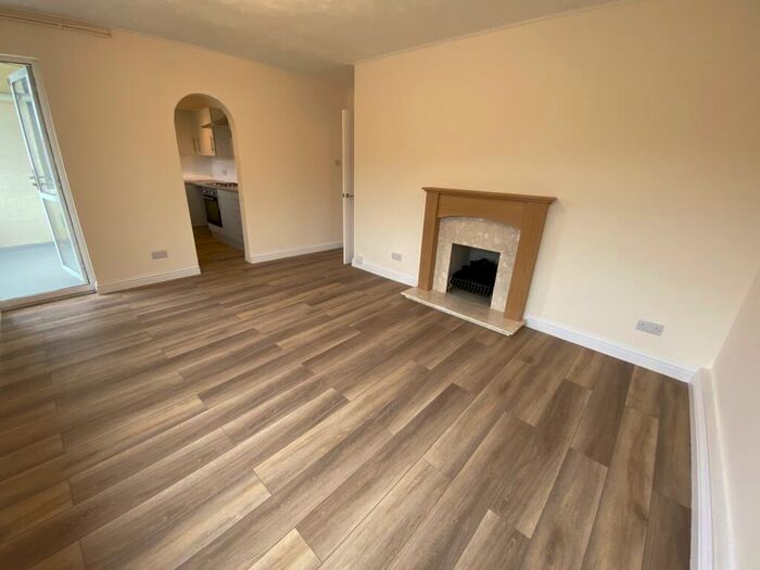 1 Bedroom Flat To Rent In Selsfield Drive, BN2