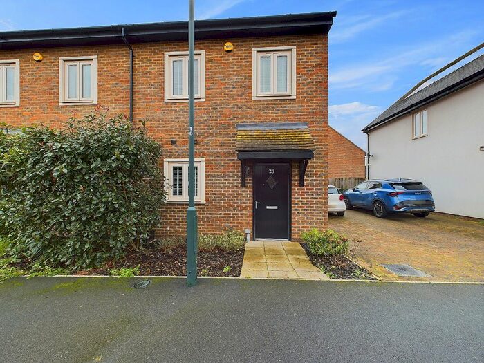 3 Bedroom Semi-Detached House To Rent In Hill View Drive, Welling, Kent, DA16