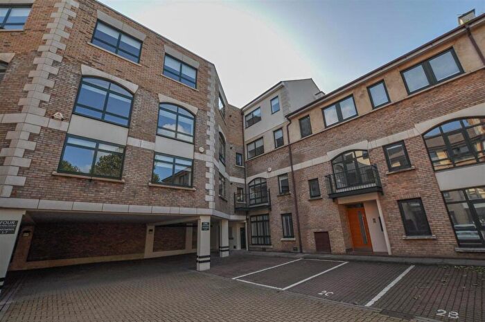 2 Bedroom Apartment To Rent In Corner Hall, Hemel Hempstead, HP3