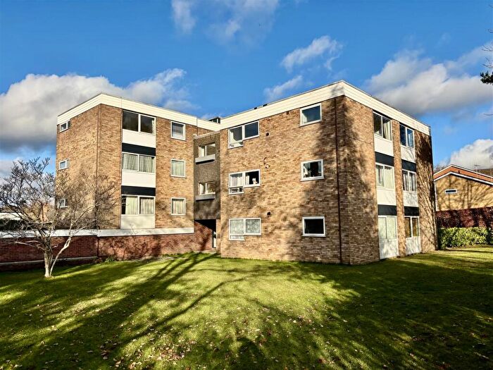 2 Bedroom Apartment For Sale In Upper Gordon Road, Camberley, GU15