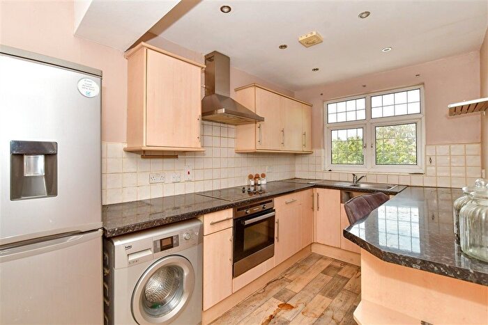 2 Bedroom Maisonette For Sale In Upper Rainham Road, Hornchurch, Essex, RM12