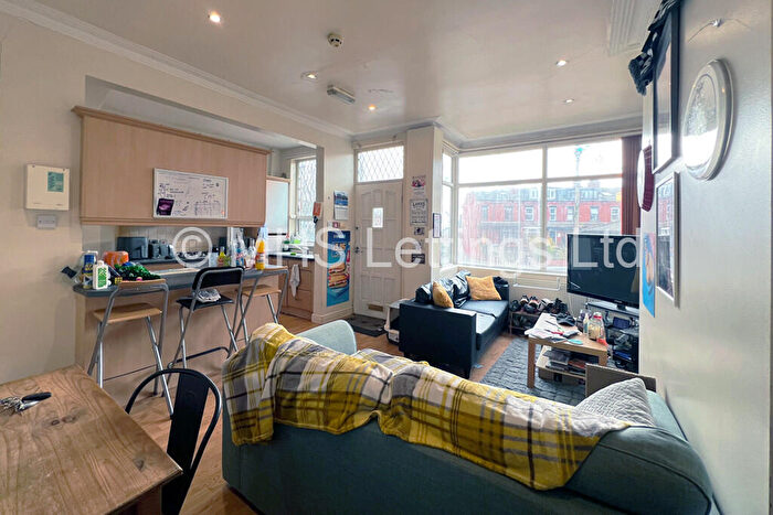 3 Bedroom Terraced House To Rent In Talbot Mount, Leeds, LS4