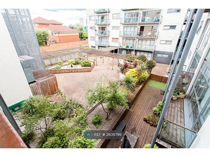 2 Bedroom Flat To Rent In Varcoe Road, London, SE16