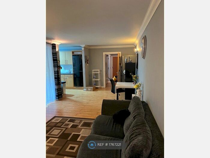 2 Bedroom Flat To Rent In Skipper Court, Barking, IG11