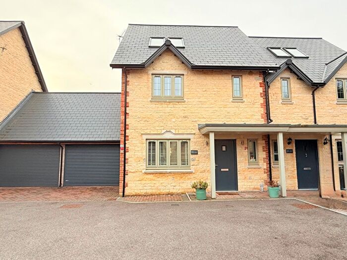4 Bedroom Semi-Detached House To Rent In Oxford Close, Kingston Bagpuize, Abingdon, Oxfordshire, OX13