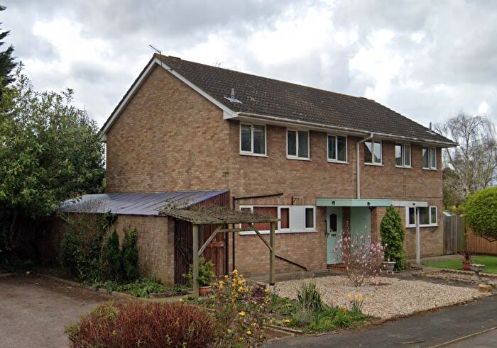 3 Bedroom Semi-Detached House To Rent In Wendover Road, Staines, TW18