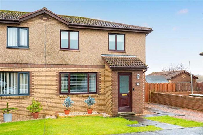 3 Bedroom Semi-detached Villa For Sale In South Knowe, Crossgates, KY4