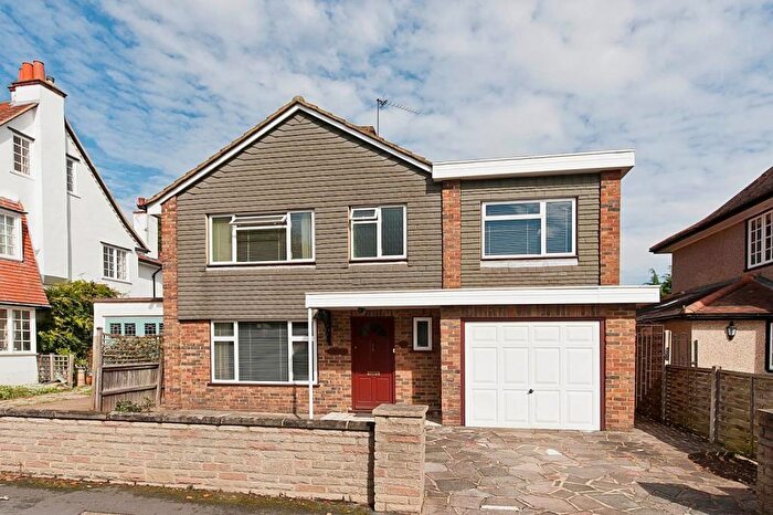 4 Bedroom Detached House To Rent In Esher Avenue, Walton On Thames, KT12