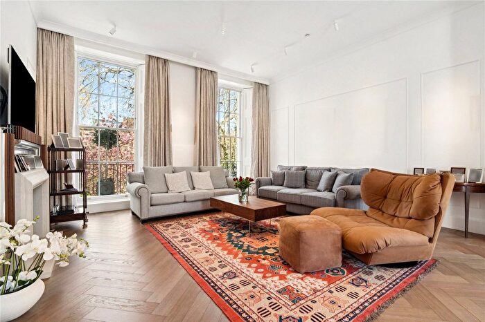 3 Bedroom Flat To Rent In Connaught Square, London, W2