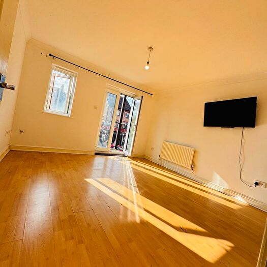 1 Bedroom Flat To Rent In Coldharbour Lane, Hayes, UB3