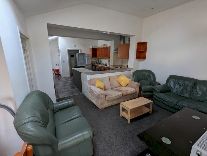 4 Bedroom Flat To Rent In Carnarvon Road, Reading, RG1