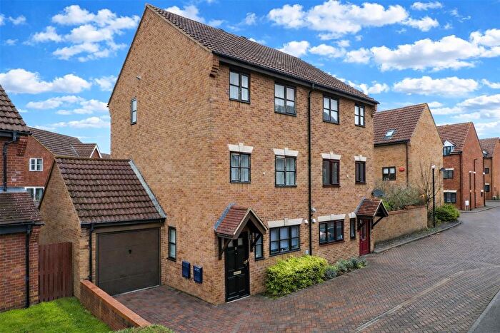 4 Bedroom Semi Detached House For Sale In Dartington Place, Westcroft, Milton Keynes, MK4