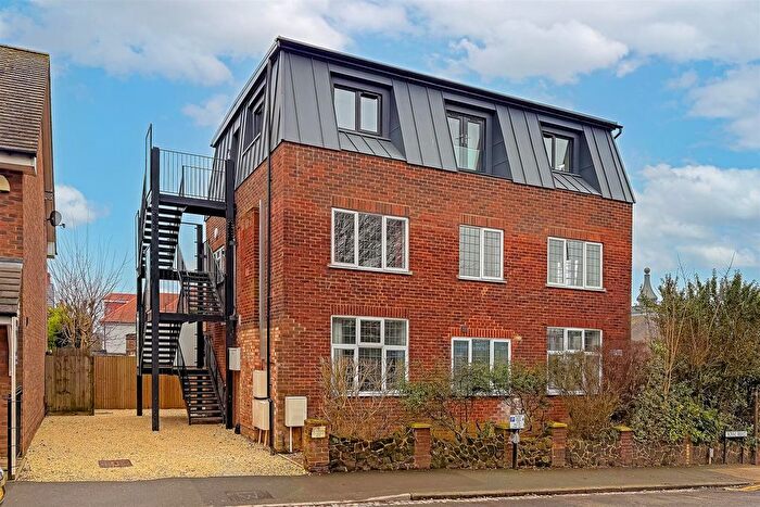 2 Bedroom Maisonette For Sale In Royal Road, St. Albans, AL1