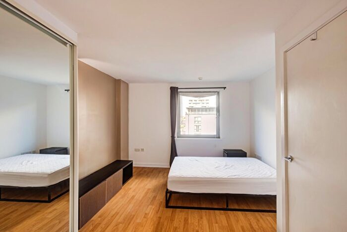 2 Bedroom Flat To Rent In Arizona Building, Deals Gateway, London, SE13