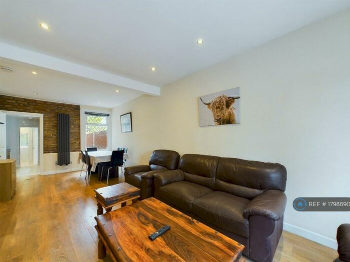 4 Bedroom Terraced House To Rent In Cross Road, Croydon, CR0