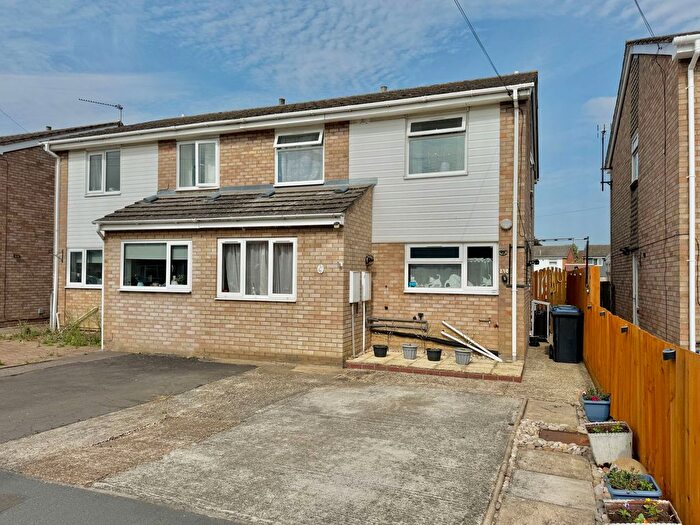 4 Bedroom Semi-Detached House For Sale In Guntons Close, Soham, CB7