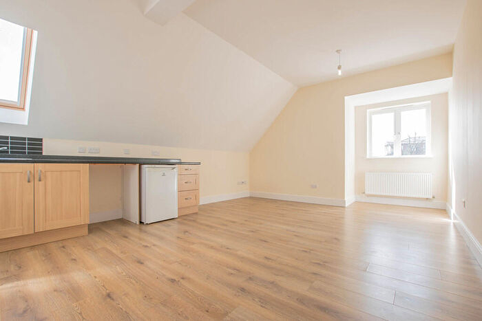 2 Bedroom Apartment To Rent In High Street, Hoddesdon, EN11