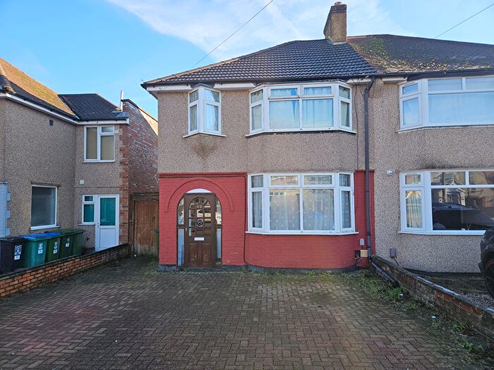 3 Bedroom Semi Detached House To Rent In Knutsford Avenue, Watford, WD24