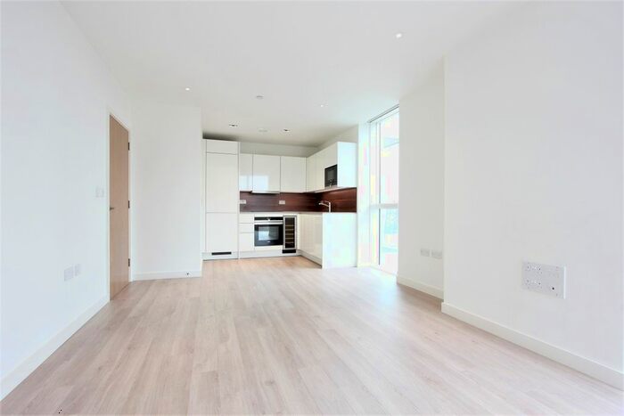 1 Bedroom Flat To Rent In Skyline Apartments, Devan Grove, London, N4