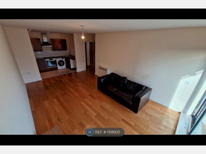 2 Bedroom Flat To Rent In Radnor House, London, SW16