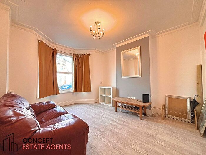 4 Bedroom Terraced House To Rent In Garratt Lane, Tooting Broadway, SW17