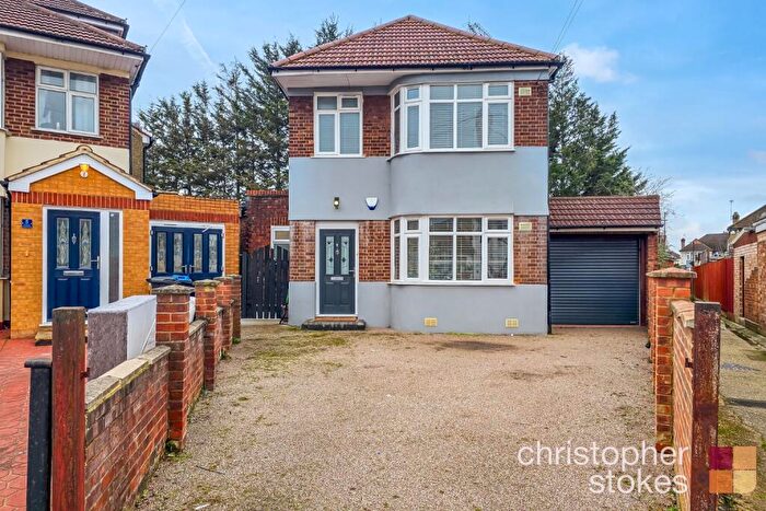 3 Bedroom Detached House For Sale In Colvin Gardens, Waltham Cross, EN8