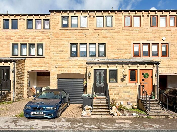 3 Bedroom Town House For Sale In Dean Brook Road, Netherthong, Holmfirth, HD9
