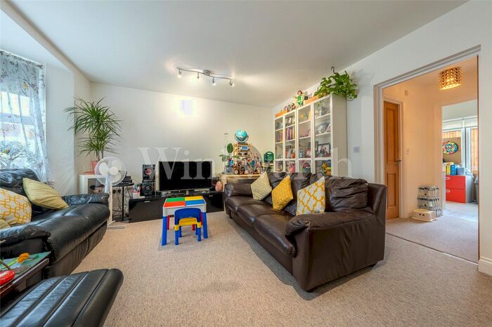 2 Bedroom Flat To Rent In Granville Road, London, NW2