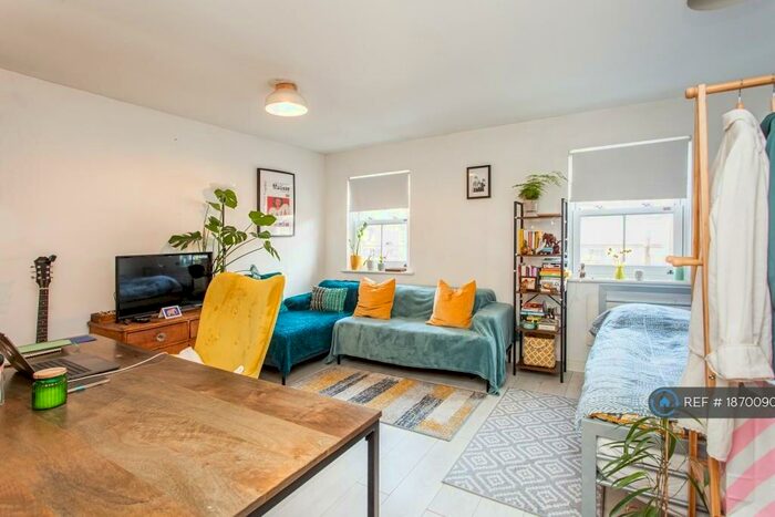 Studio To Rent In Fairfoot Road, London, E3