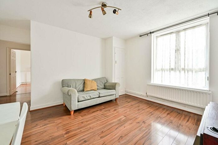 3 Bedroom Flat To Rent In Browning Street, Elephant And Castle, London, SE17