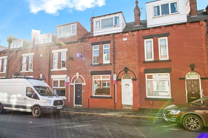 3 Bedroom Terraced House For Sale In Victoria Grove, Leeds, LS9