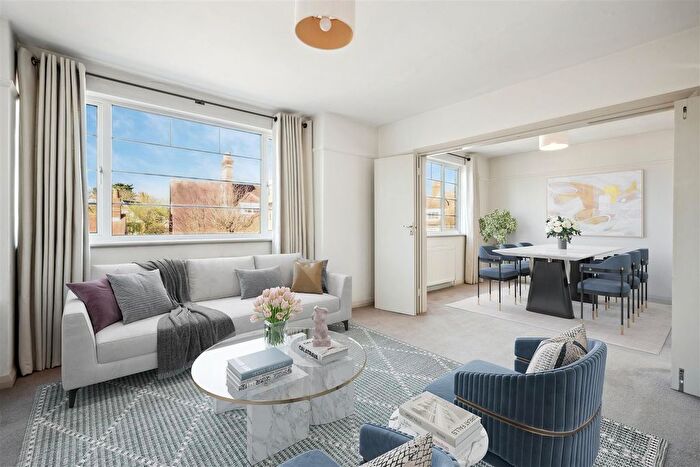 3 Bedroom Flat To Rent In St Catherines Court, Bedford Road, London, W4