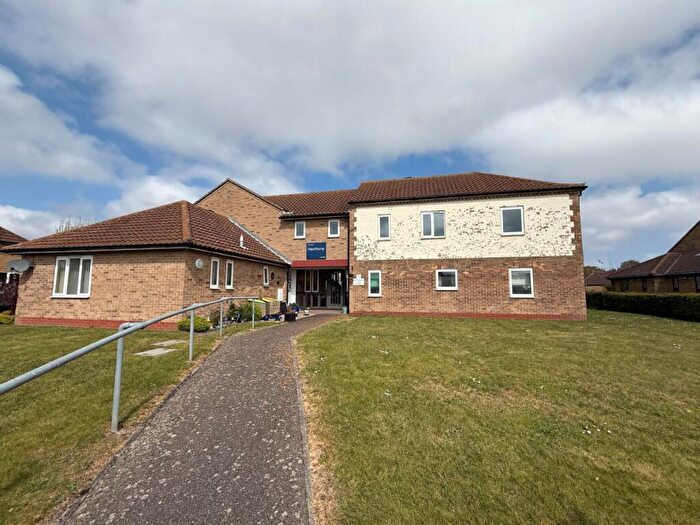 2 Bedroom Flat For Sale In Edenside, Kirby Cross, CO13