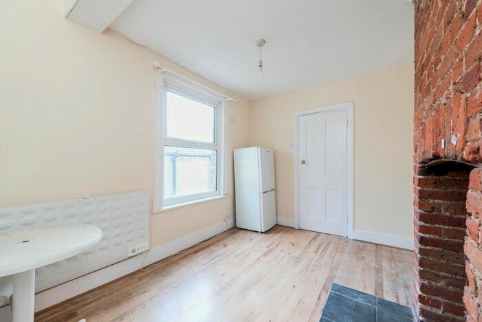2 Bedroom Flat To Rent In Benares Road, Plumstead, London, SE18