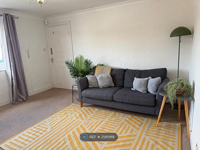 2 Bedroom Flat To Rent In Campion Road, Leamington Spa, CV32