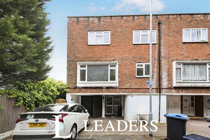 5 Bedroom House To Rent In The Hides, Harlow, CM20