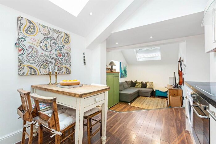 1 Bedroom Flat To Rent In Sheen Lane, Mortlake, SW14