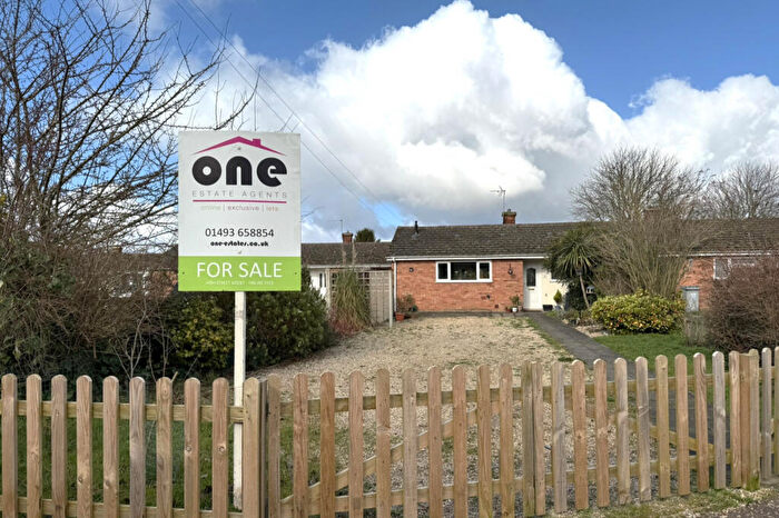 2 Bedroom Semi-Detached Bungalow For Sale In Springdale Crescent, Brundall, NR13