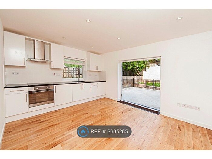 1 Bedroom Flat To Rent In Loftus Road, London, W12