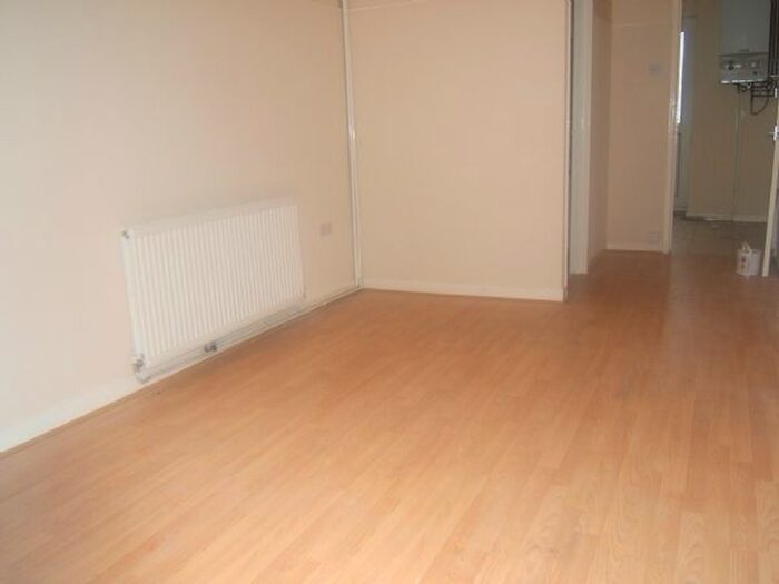 1 Bedroom Flat To Rent In Commercial Road, Resolven, Neath SA11