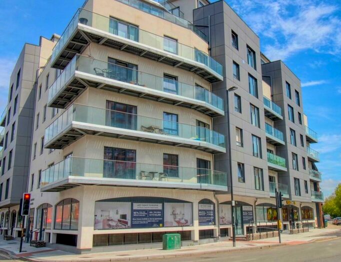 1 Bedroom Flat To Rent In Royal Crescent Apartments, Royal Crescent Road, Southampton, SO14