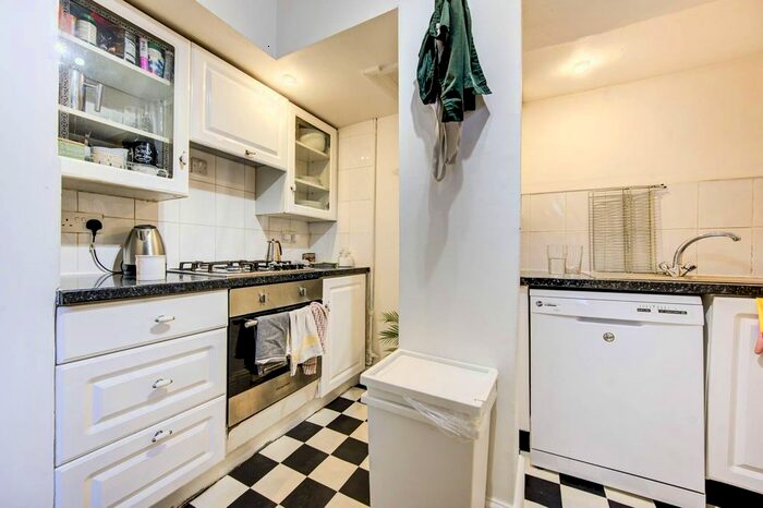 1 Bedroom Flat For Sale In Challoner Street, Barons Court, London, W14