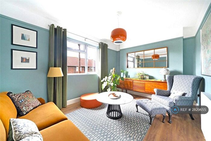 2 Bedroom Maisonette To Rent In London, London, E17