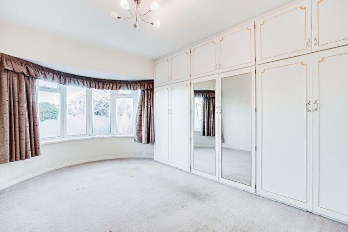 2 Bedroom Bungalow For Sale In Lulworth Avenue, Leeds, LS15