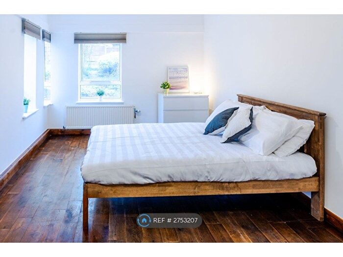 Studio To Rent In Mapesbury Lodge, London, NW2